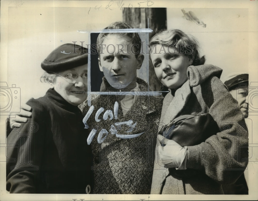 Press Photo Roy Woods with his family - sba11099