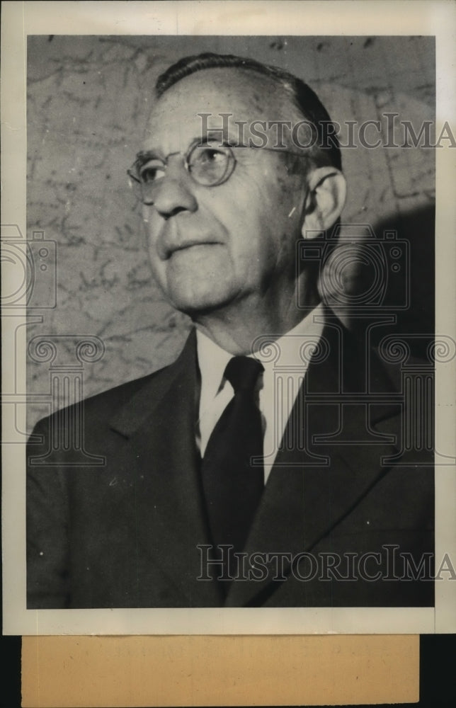 1945 Press Photo John Barringer heads the Surplus Property of Interior Division