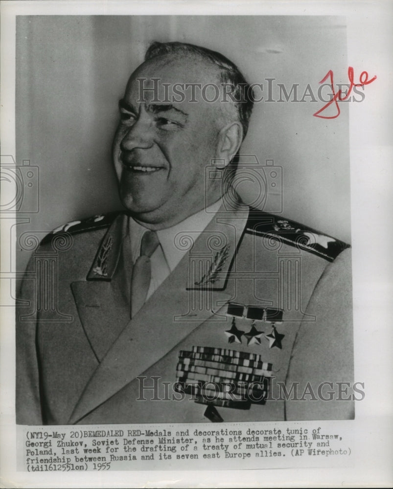 1955 Press Photo Soviet Defense Minister Georgi Zhukov displays his medals- Historic Images
