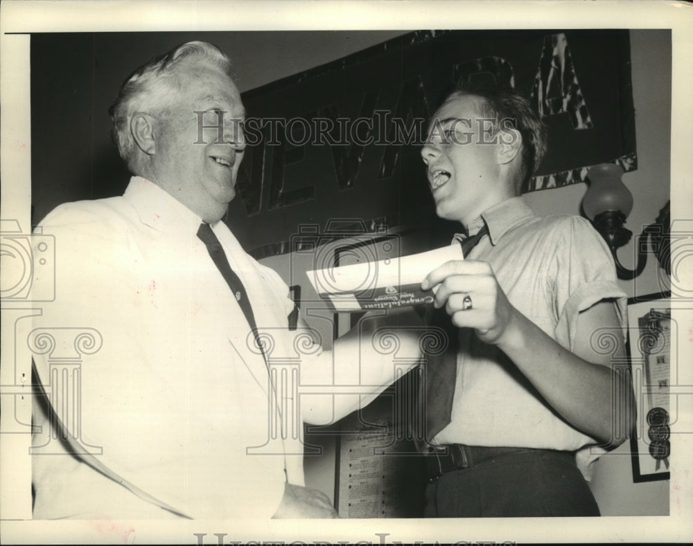 1941 Press Photo George Lower sings Happy Birthday to Senator Pat McCarran