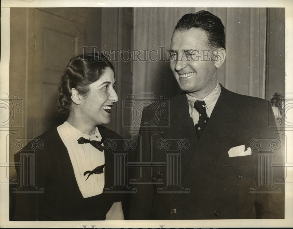 1938 Press Photo Randolfo Pacciardi anti fascist exile of Italy & wife in NYC