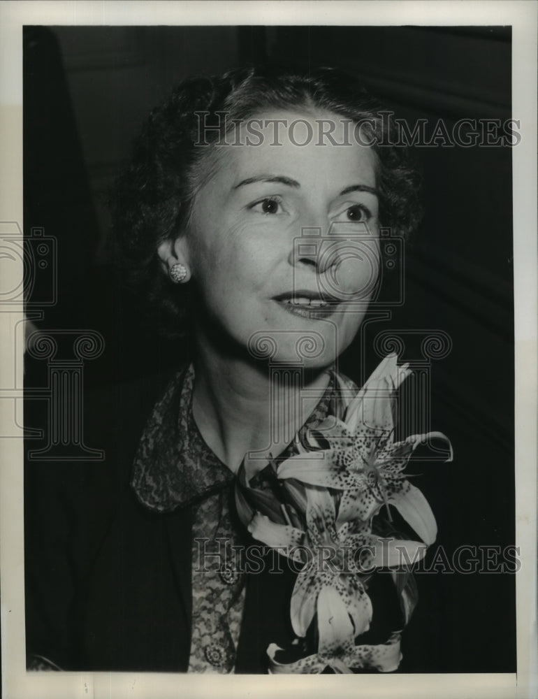 1943 Press Photo Mrs. Thomas E. Dewey at Bellevue-Stratford Hotel - sba12705