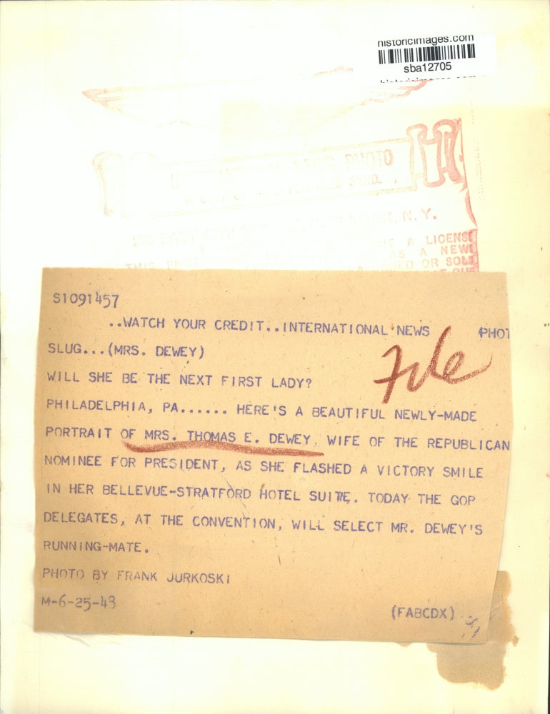 1943 Press Photo Mrs. Thomas E. Dewey at Bellevue-Stratford Hotel - sba12705