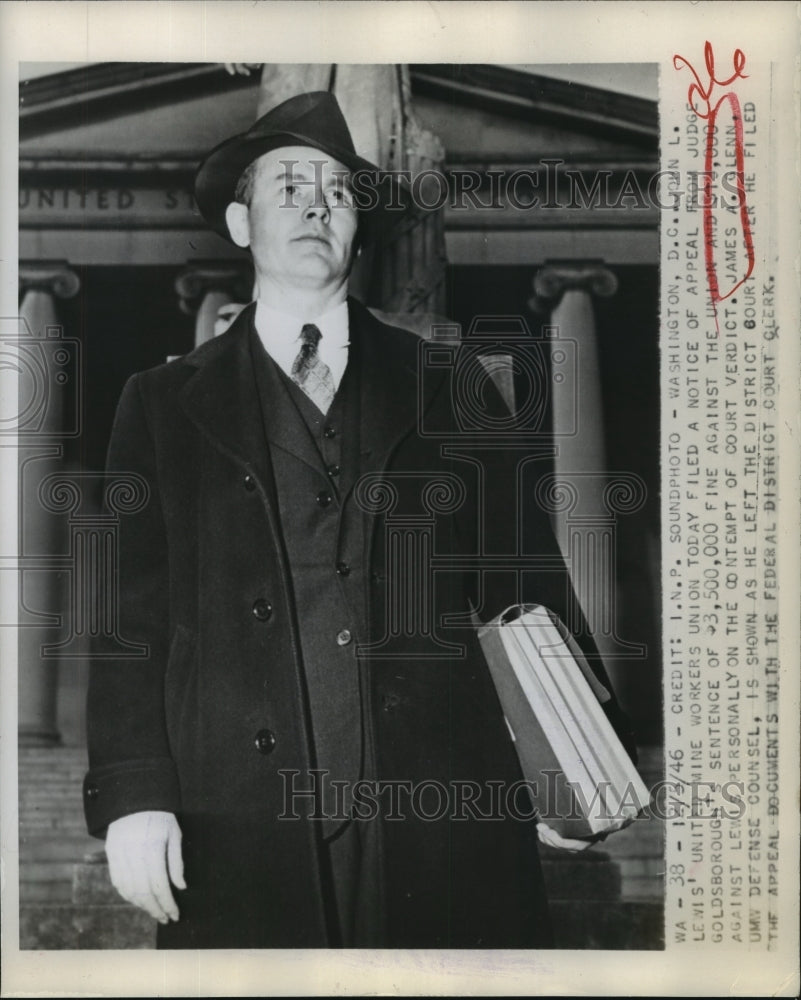 1946 Press Photo James Glenn files appeal documents for the United Mine Workers