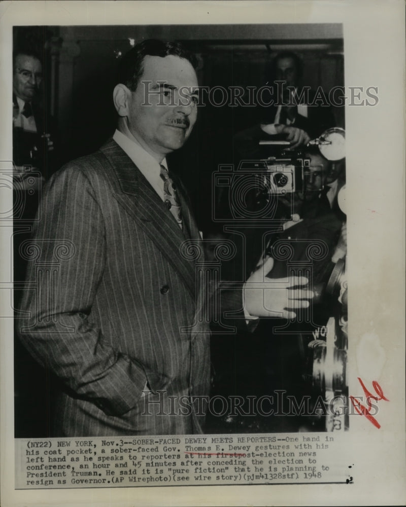 1948 Press Photo NY Governor Thomas E Dewey gets post election news - sba12793
