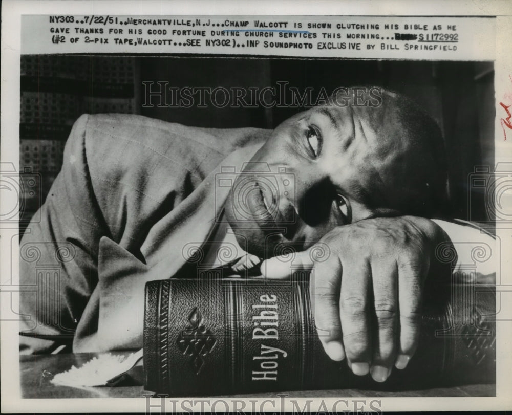 1951 Press Photo Champ Walcott with his bible at a church service in NJ