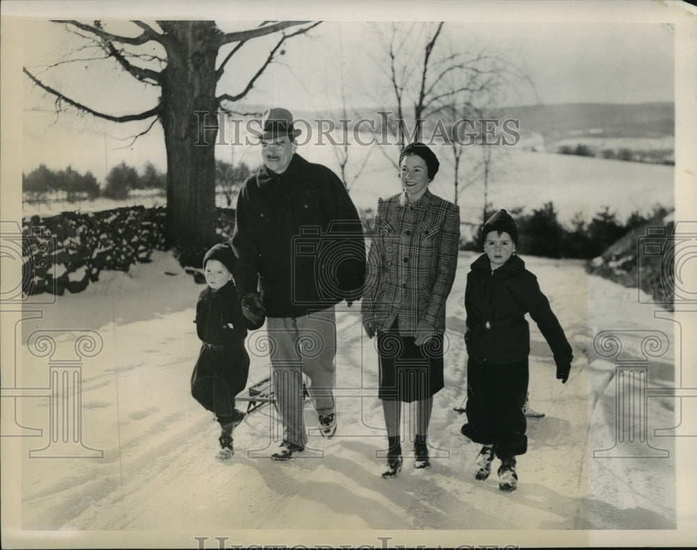 1948 Press Photo Thomas E Dewey & family sons John & Thomas Jr - sba12840
