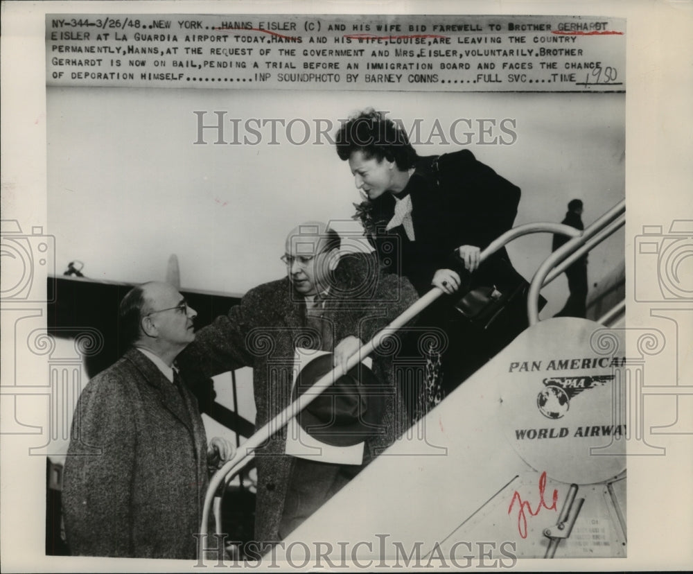 1948 Press Photo Mr and Mrs. Hanns Eisler say goodbye to brother Gerhardt Eisler