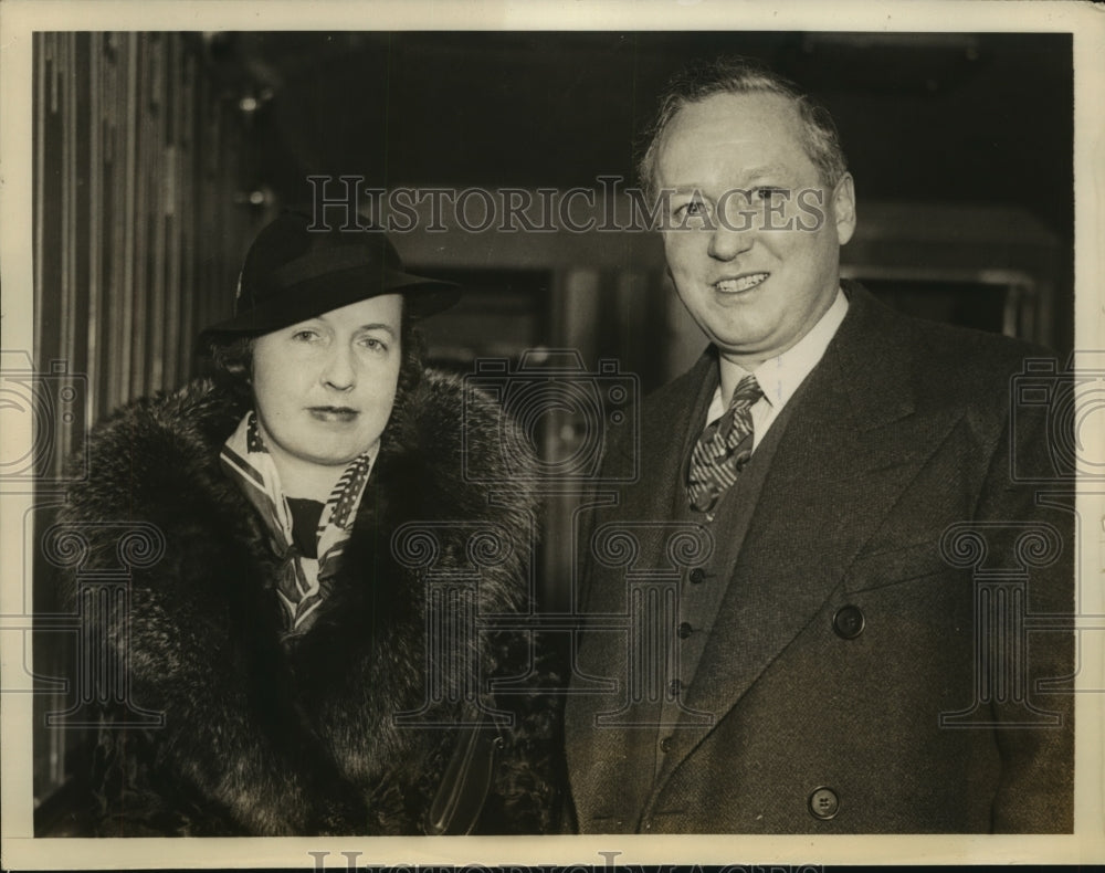 Press Photo Mr. and Mrs. G. R. Sproat sail aboard the Ile De France - sba13345- Historic Images