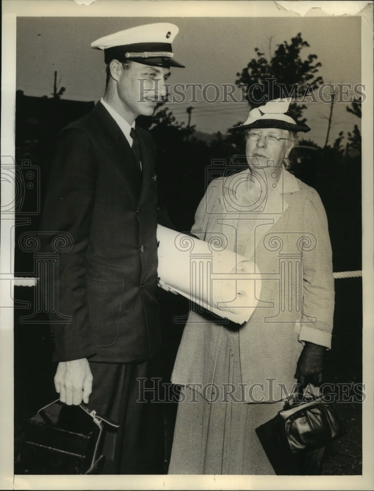 1937 Press Photo Mrs Charles Harland & son William officer for Pan American