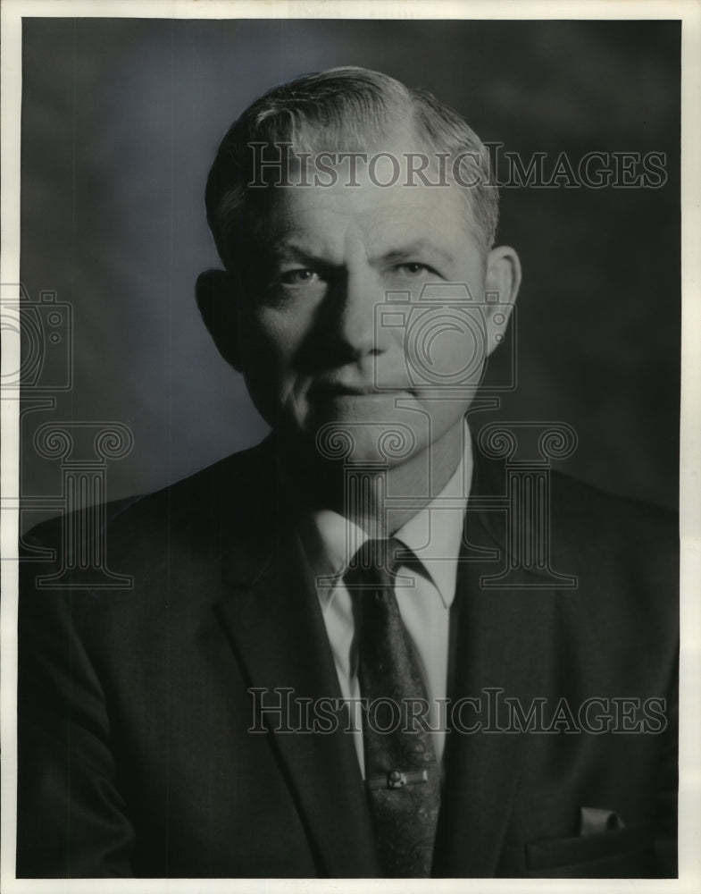 Press Photo Vernon Lee Richards district manager in San Antonio North