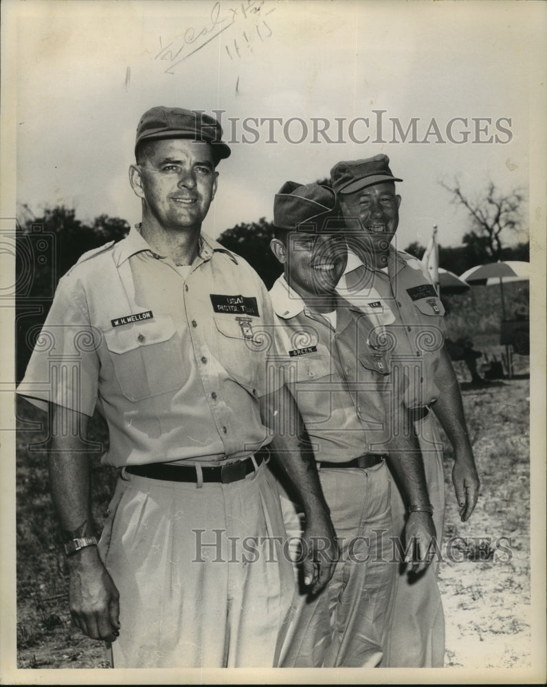 1960 Press Photo Sgt Andrew Mellon & two other military men - sba13851