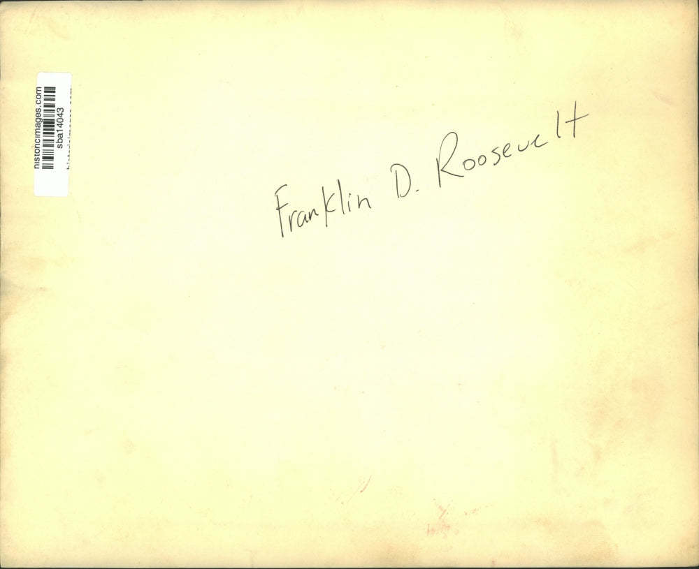Press Photo Franklin d Roosevelt sits with two other men at meeting