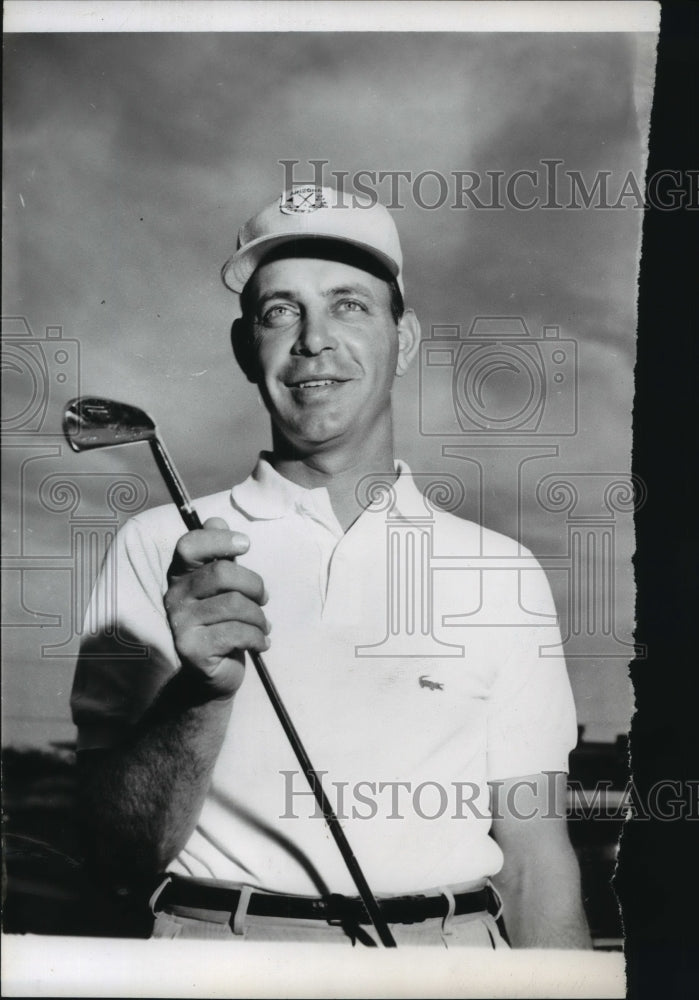 Press Photo Golfer Mike Fetchick holding a golf club at a course - sba14101- Historic Images