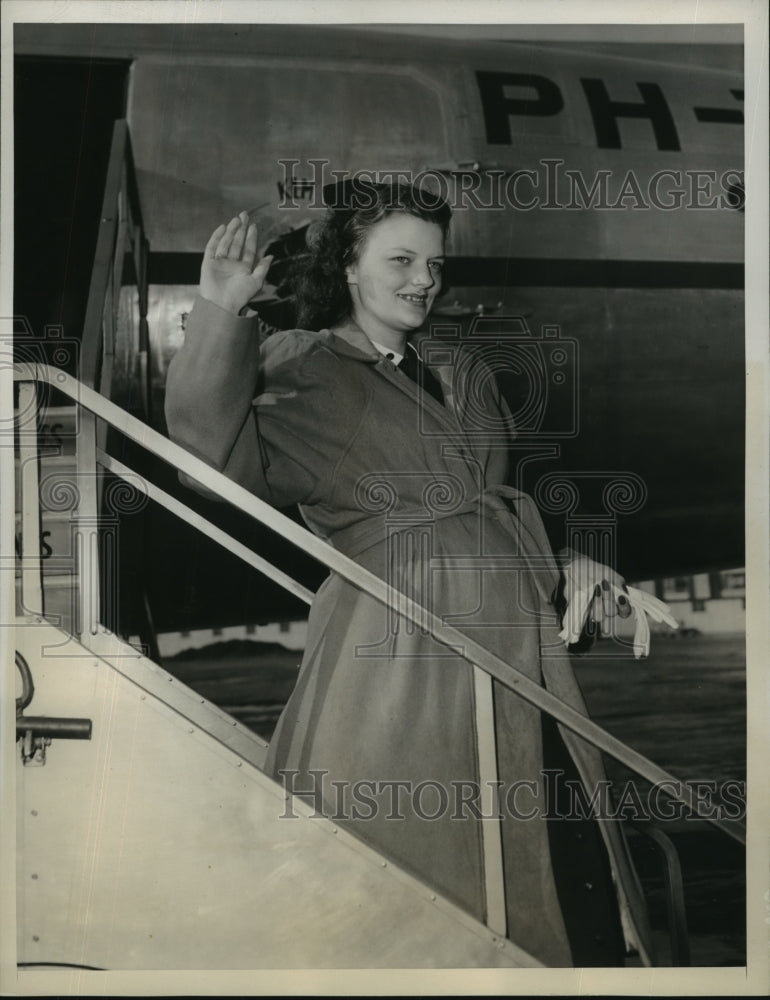 1946 Press Photo Mary Gladys Jones travelled for Germany to be with GI Husband