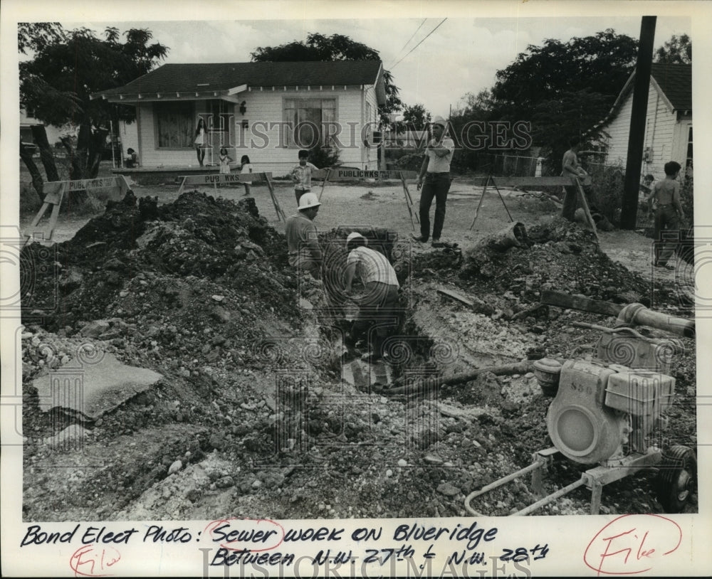 Press Photo Sewer work on Blueridge between N.W. 27th and N.W. 28th - sba14546