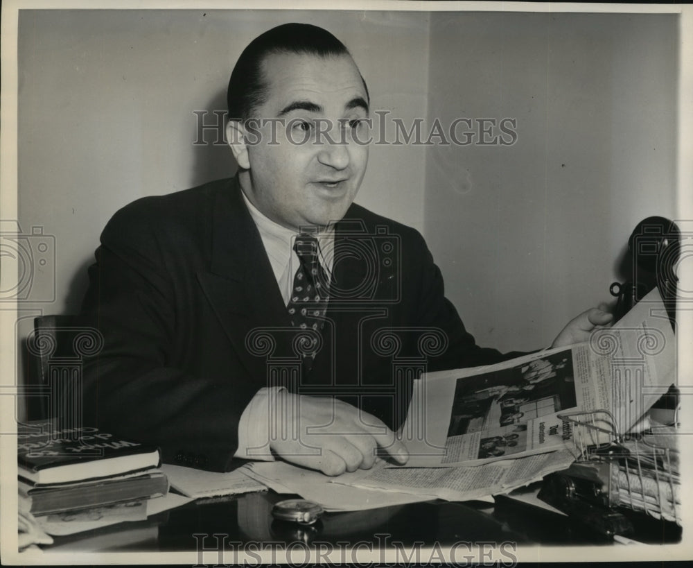 1944 Press Photo Eugene Tillinger studies German Population Policies - sba14685- Historic Images