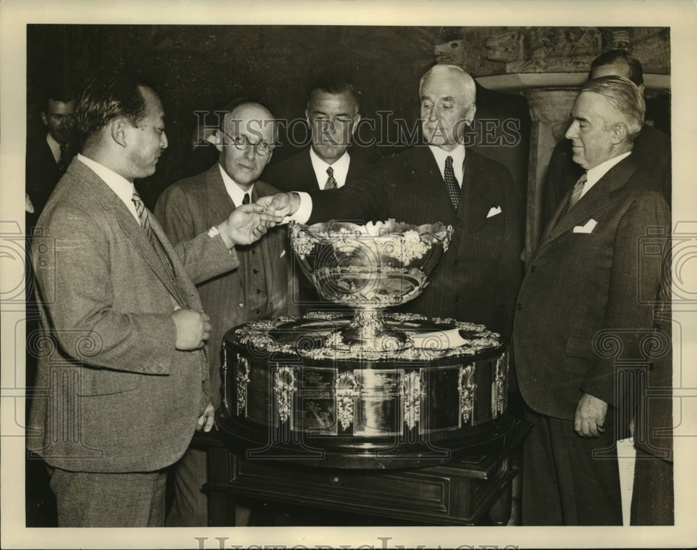 1938 Press Photo Cordell Hull and Representatives shown at the Davis Cup Draw