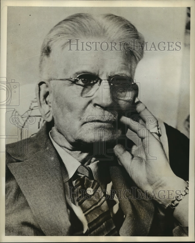 Press Photo Dr JH Lepper of Mason City Iowa says he cured color blindness