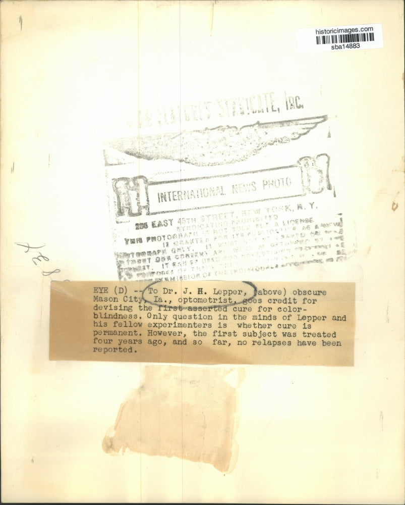 Press Photo Dr JH Lepper of Mason City Iowa says he cured color blindness