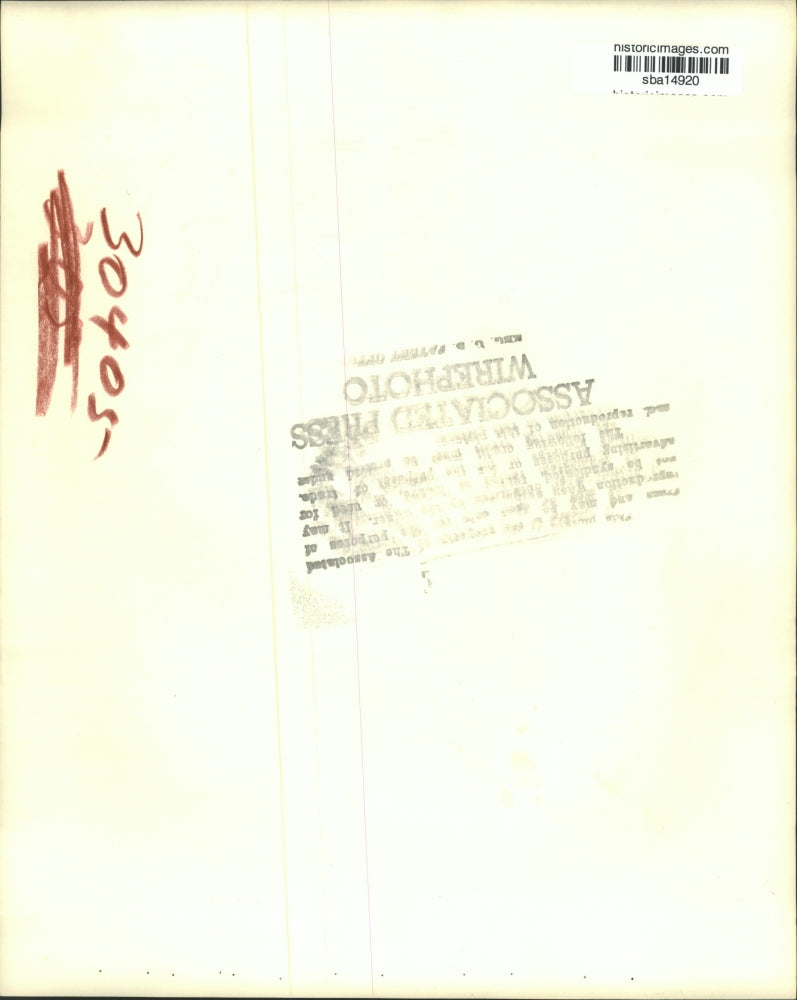 1953 Press Photo Newsmen at the Russian Embassy wait for Stalin's death updates