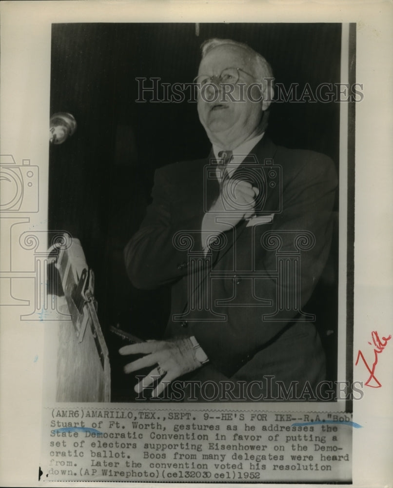1952 Press Photo R.A. "Bob" Stuart addresses the State Democratic Convention