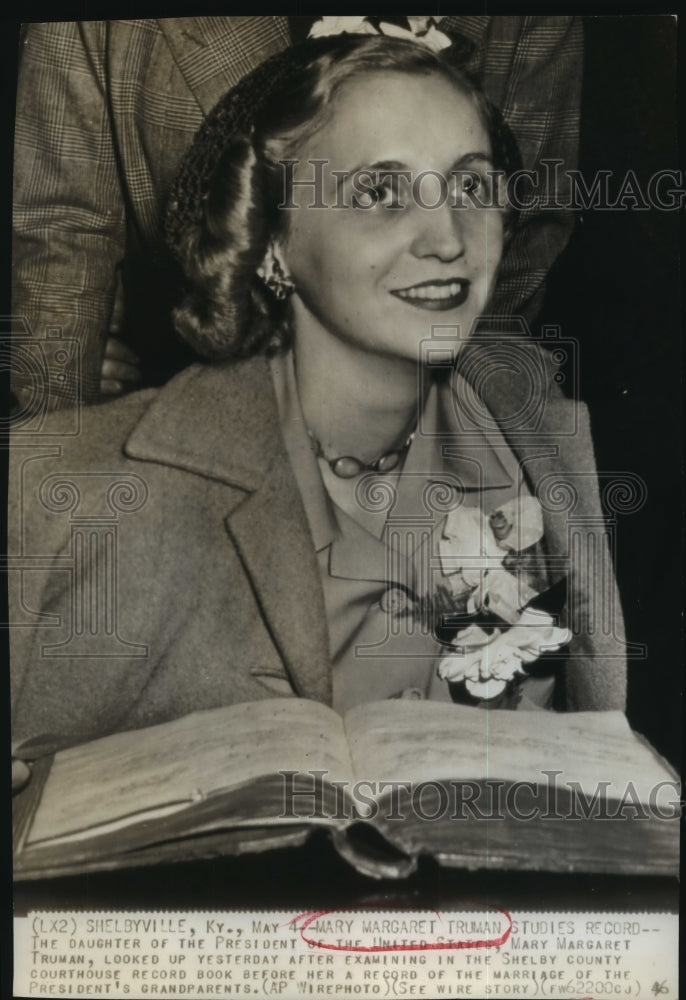 1946 Press Photo Margaret Truman in Shelby County Courthouse Record Book
