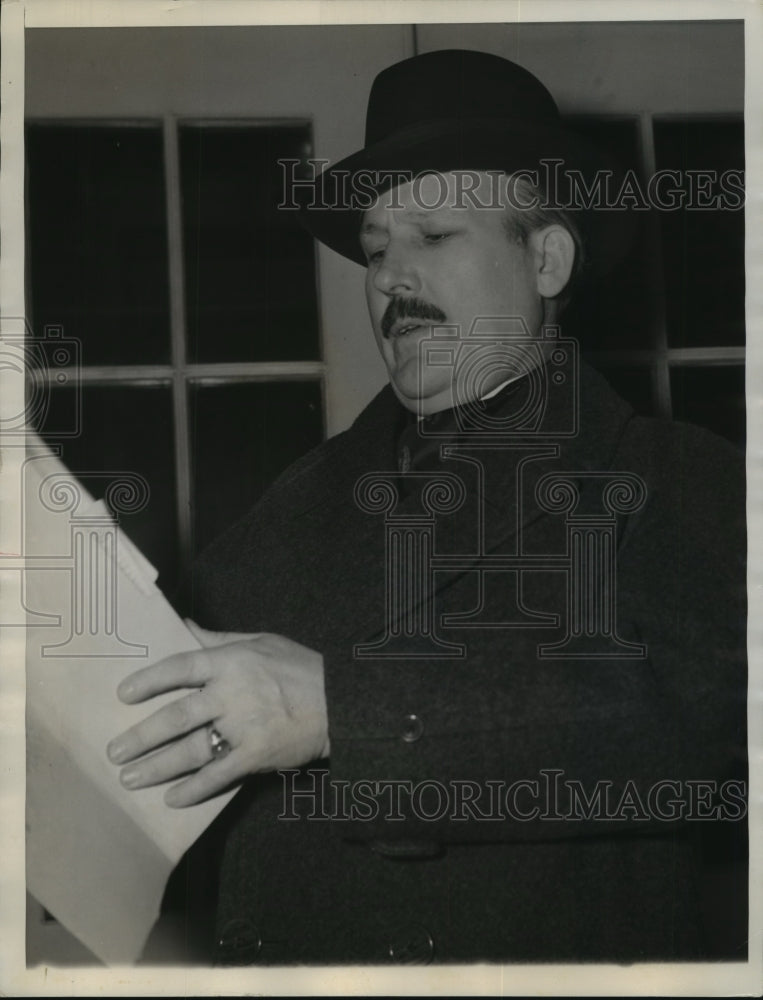 1939 Press Photo John Owens, Labor group leader leaves the White House
