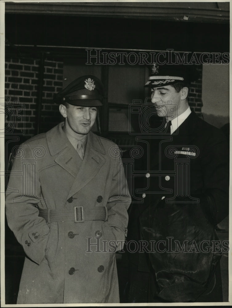 1944 Press Photo Melvyn McCoy and Samuel Grashio escape Japanese Prison Camp