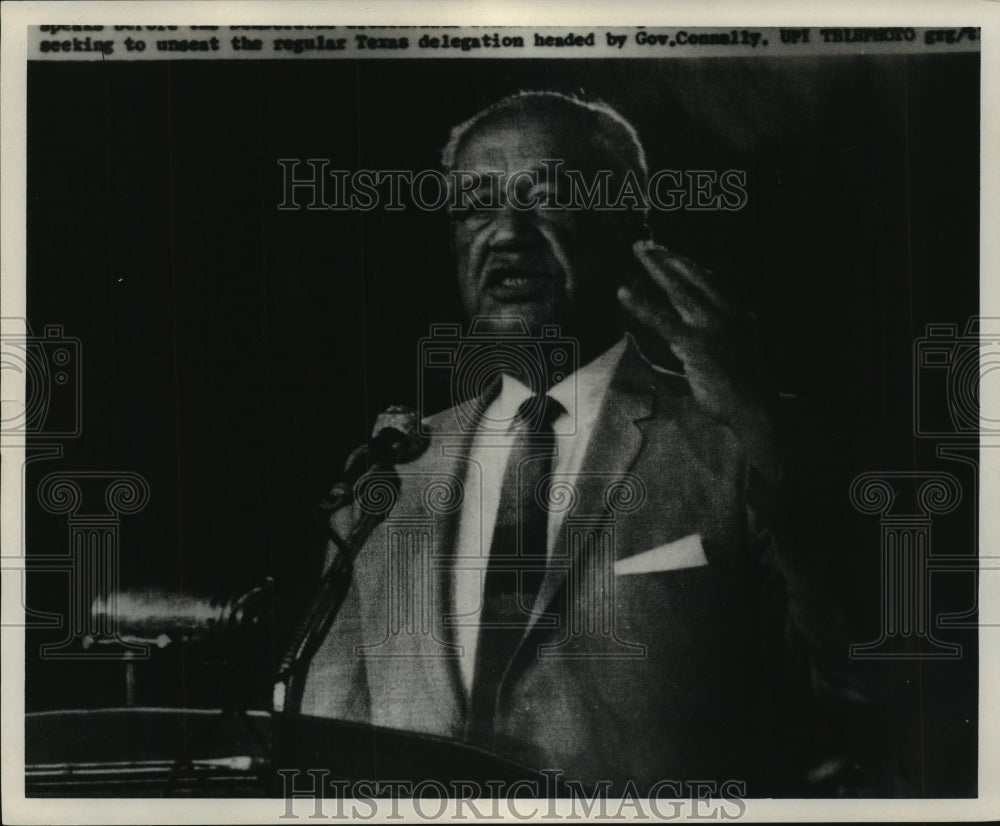 1972 Press Photo Mr Valmo Bellinger of Texas delegation at a microphone