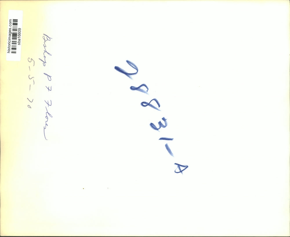 1970 Press Photo Bishop P. Flores officiates the ceremony with the clergy