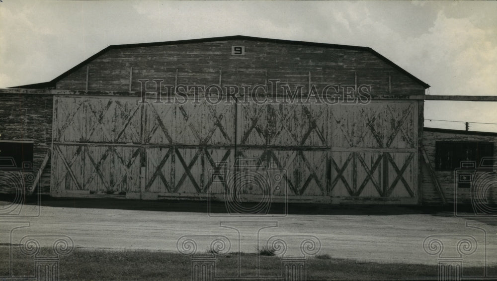 1970 Press Photo A fifty year old barn - sba16716- Historic Images