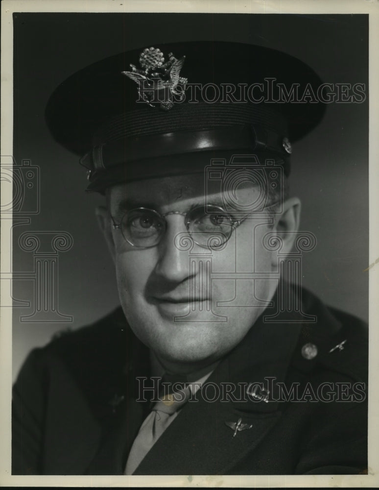 Press Photo Major Meredith P Crawford in militery uniform - sba17371