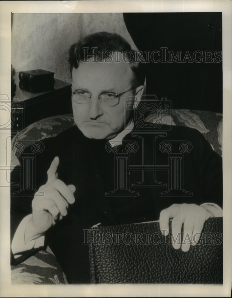 1944 Press Photo The Rev Stansilaus Orlemanski of Springfield Mass - sba17415