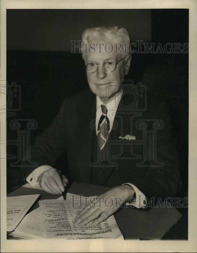 1944 Press Photo Judge William Holley in charged of the Montgomery Ward case