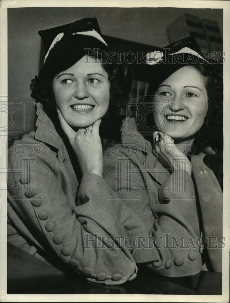 1937 Press Photo Lois And Louise Coats Get Twin Annulments From Husbands