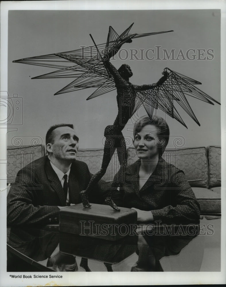 1968 Press Photo Walt Cunningham with his wife at their California-style house