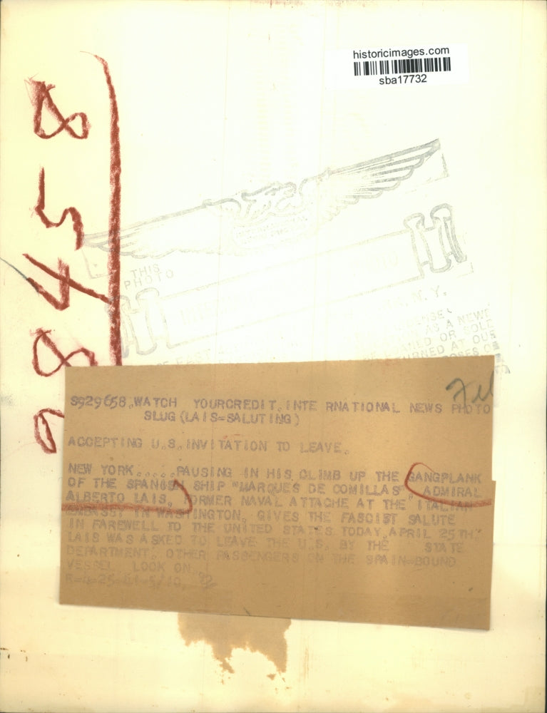 1941 Press Photo Adm. Alberto Lais give the Fascist salute in farewell to U.S.