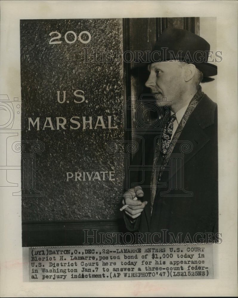 1947 Press Photo Bleriot H.Lamarre enters U.S. District Court in Washington