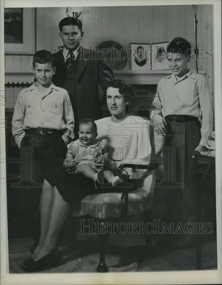 1947 Press Photo Texas Rep Olin Teague & his family at Washington DC home