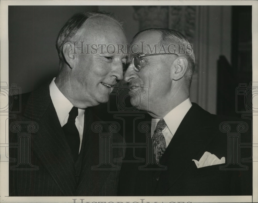 1946 Press Photo Pres. Truman chats with Justice Hugo L. Black - sba18250
