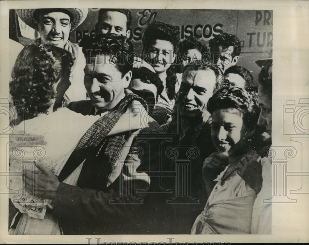1946 Press Photo Miguel Aleman during campaign tour around Mexico City