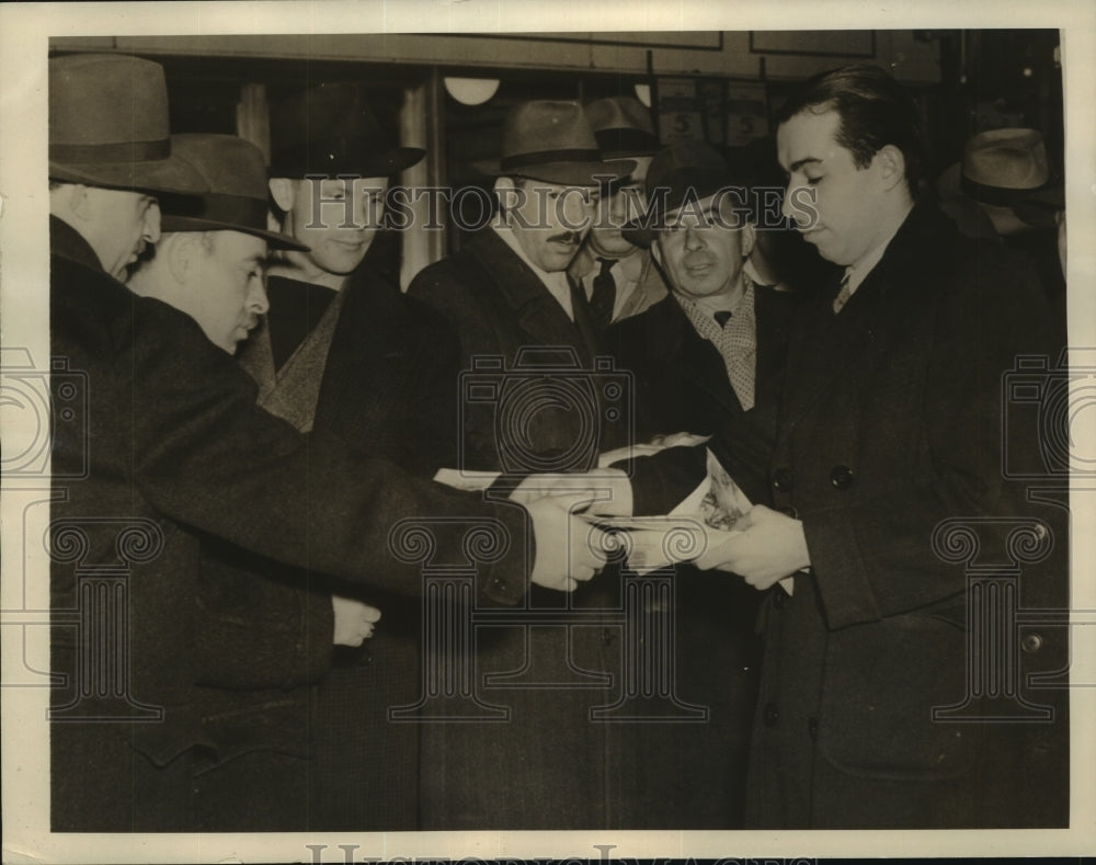 1940 Press Photo Heinrich Peter Fassbender appears before the DIES Committee
