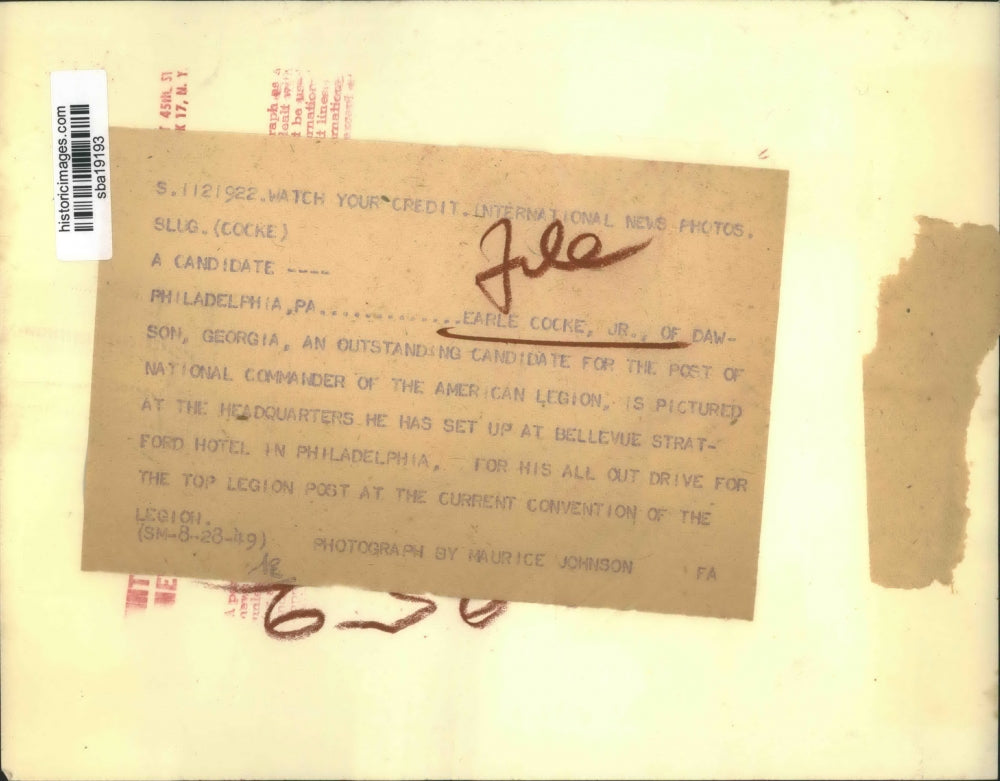 1949 Press Photo Earle Cocke Jr. in the headquarters at Bellevue Stratford Hotel