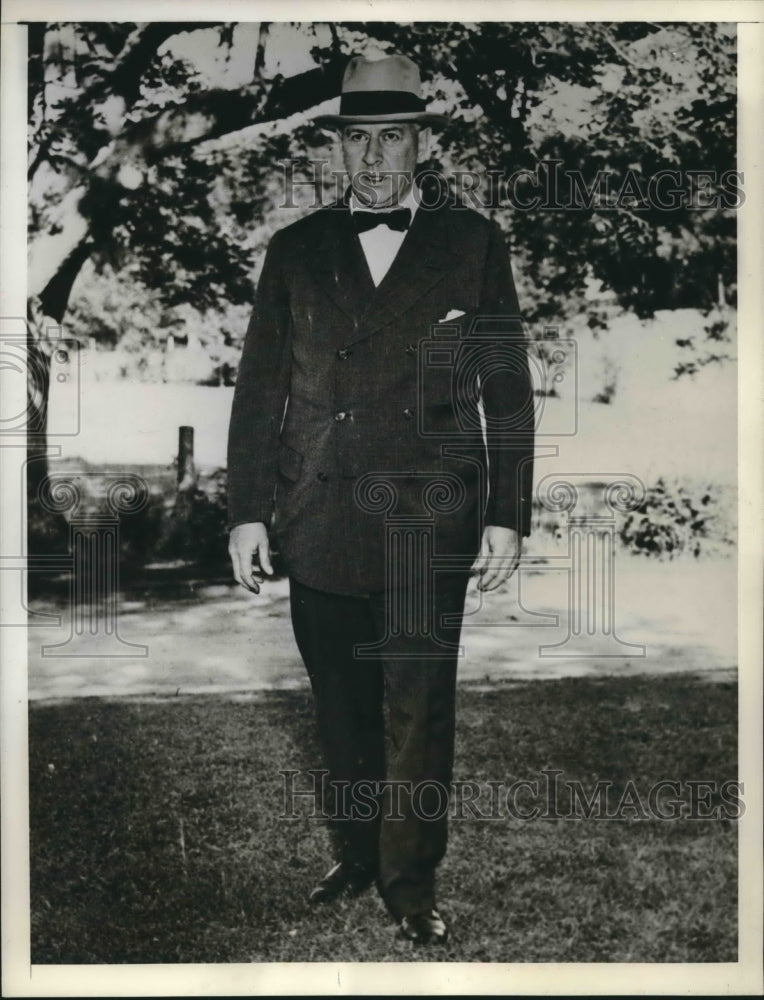 1941 Press Photo Richard Whitney checks farm he will handle after his pardon- Historic Images