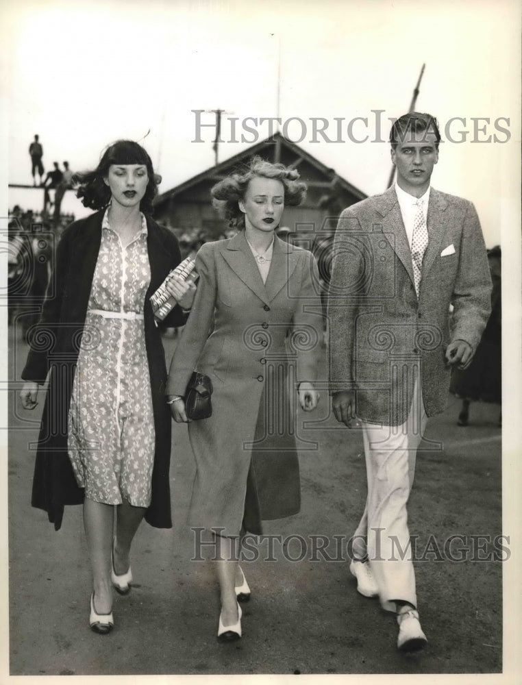 1938 Press Photo Sally Clark with John Roosevelt & fiancee Ann Lindsay Clark