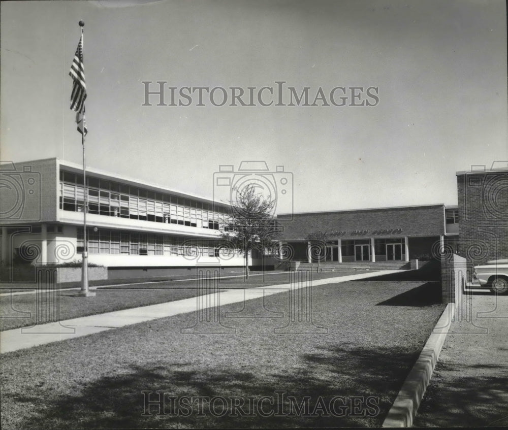 1958 Press Photo HIghland High School Has 2100 Enrolled Students Cost $2,500,000