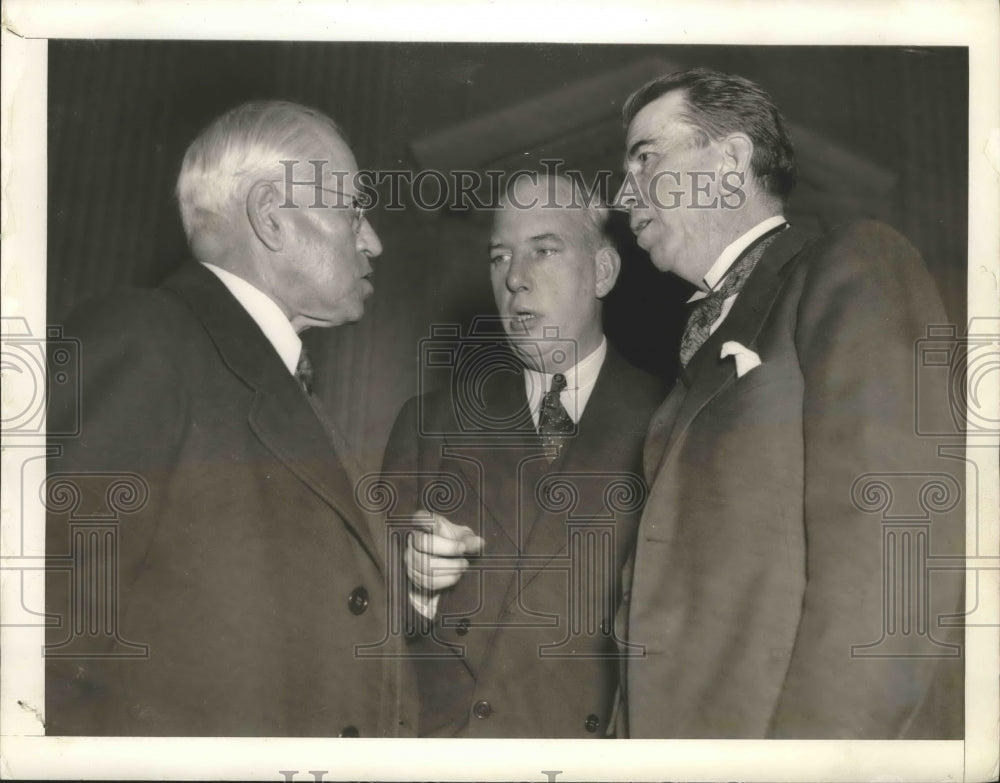 1939 Press Photo John Frey with Edmund Toland and Howard Smith in a hearing