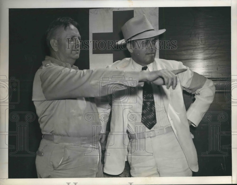 1940 Press Photo Gov Sam Jones Visits Maj DeWildt Milam of Louisiana Natl Guard