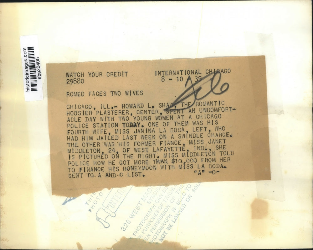 1939 Press Photo Howard Shaw at Chicago Police Station with fourth wife & fiance